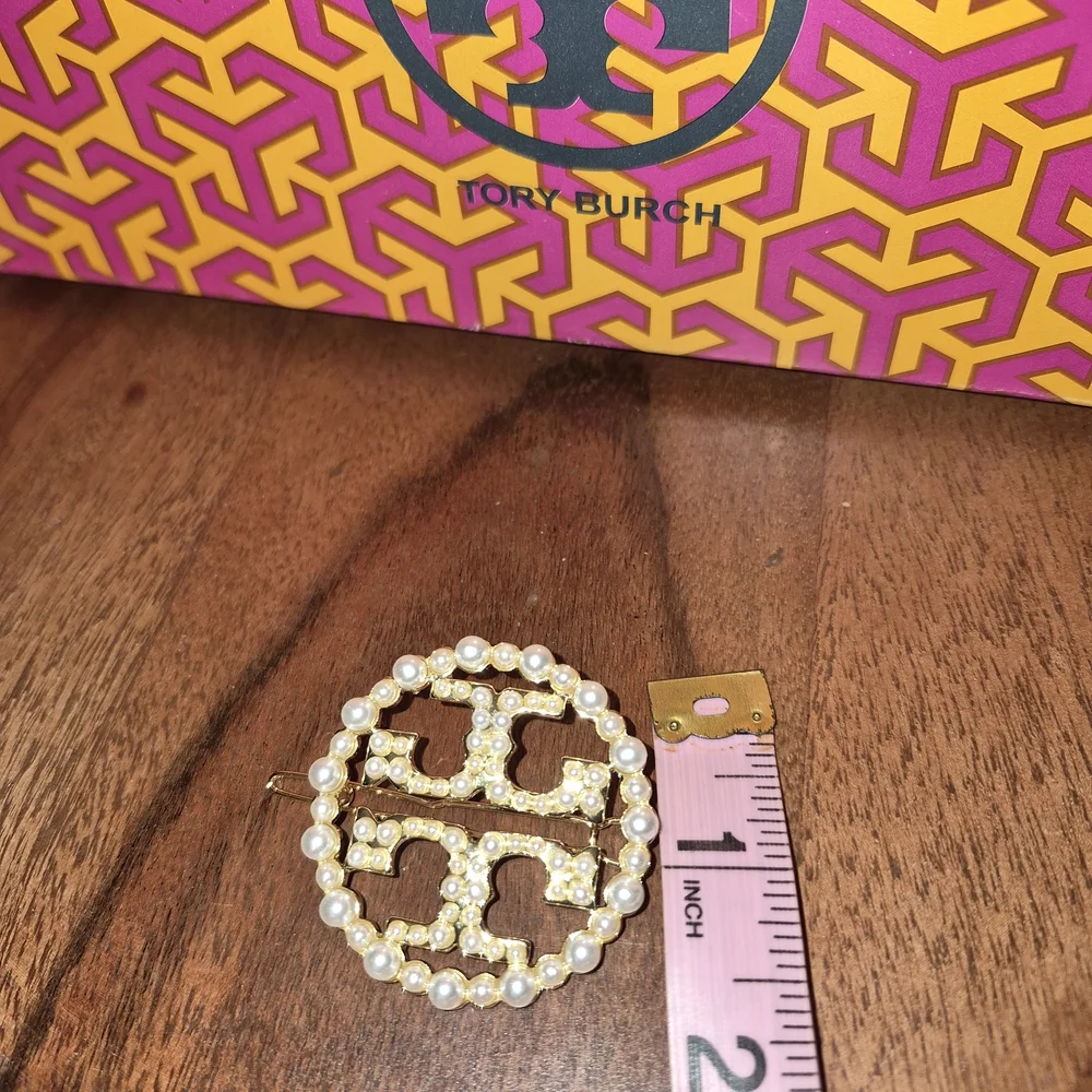 Tory Burch Pearl Logo Hair Clip - Gold & White